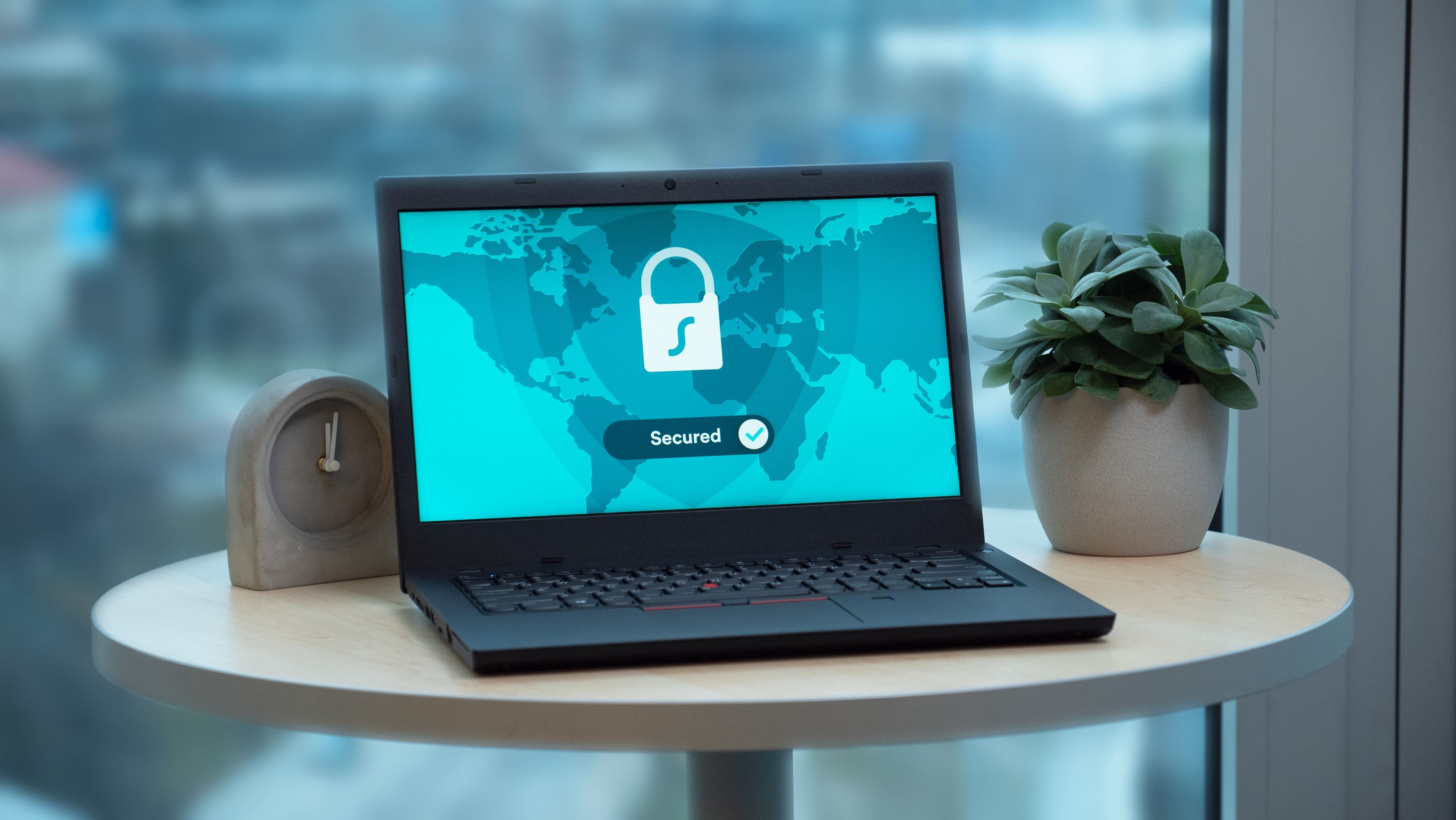 Seguridad en Línea y Protección de Datos Personales
